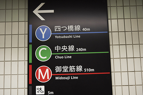 コントラストが分かりやすく案内されている路線案内の例