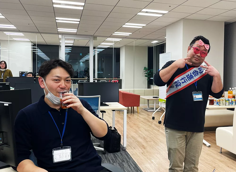 イベント運営者の笑顔の画像